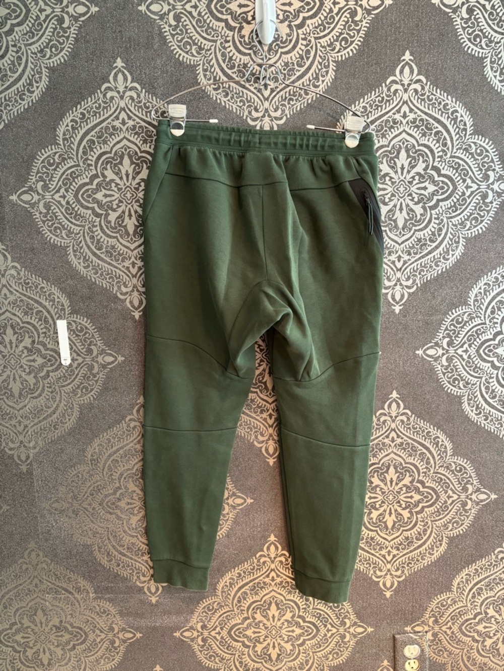 Nike Men's Olive Green Athletic Joggers - Picture 4 of 4